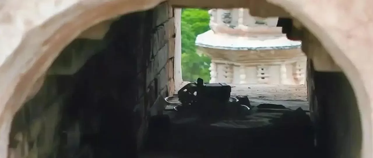 无人机失控坠落千年古塔，大理文旅瑰宝险遭损坏！​